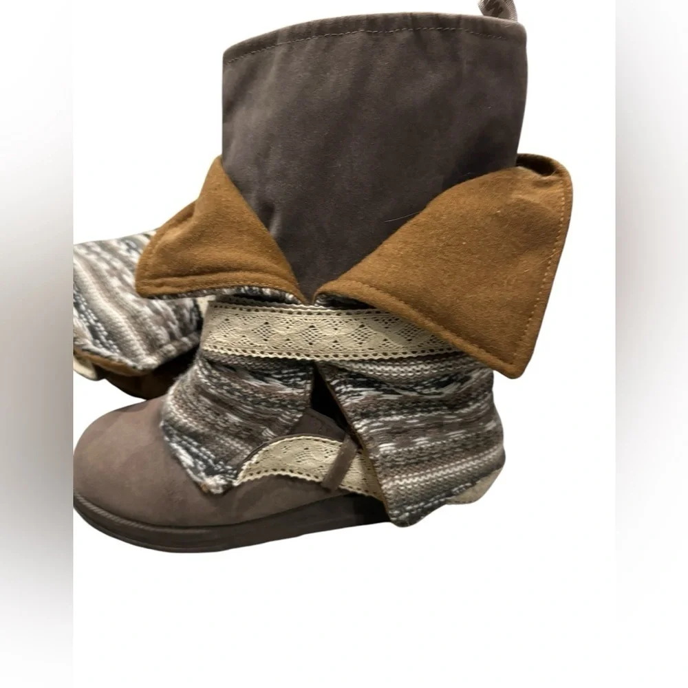 GUC Mukluk Nikki slouchy boots Free People Brown with off white lace detail sz 7